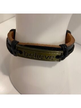 Adjustable Believe Bracelet made of genuine Leather & Metal Plate